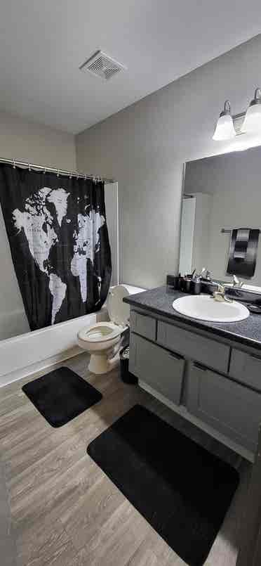 Spacious Room Available Female Only