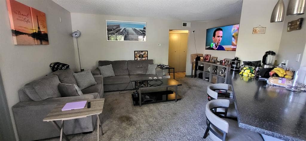 Spacious Room Available Female Only