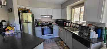 Spacious Room Available Female Only
