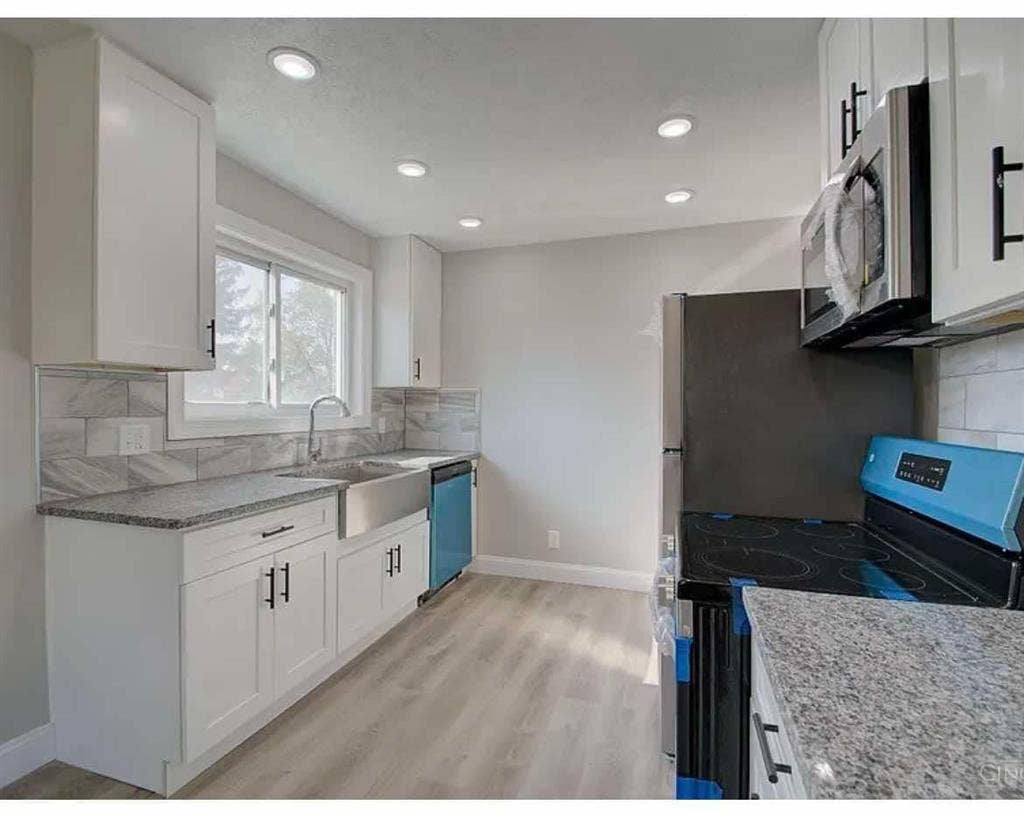 Looking for female roommate