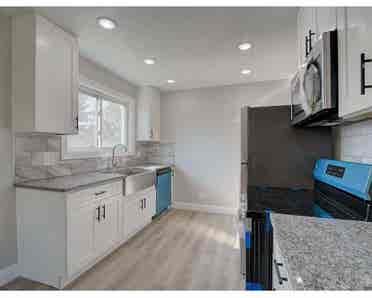 Looking for female roommate