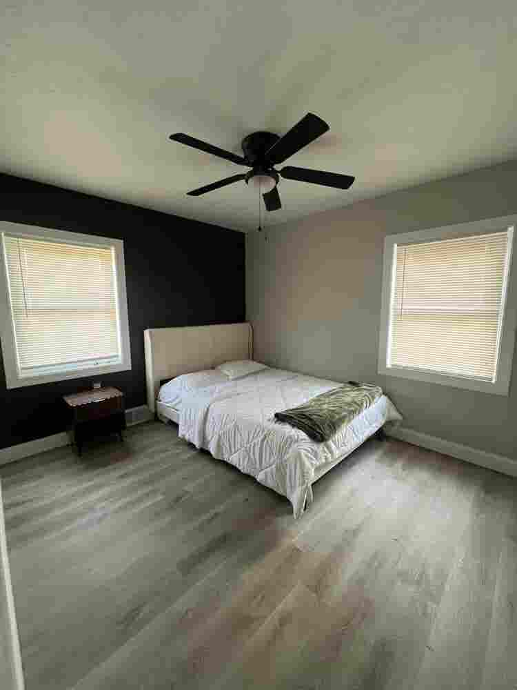 Looking for female roommate