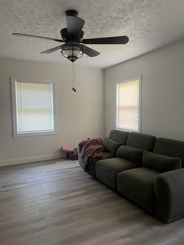 Looking for female roommate