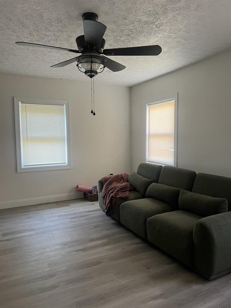 Looking for female roommate