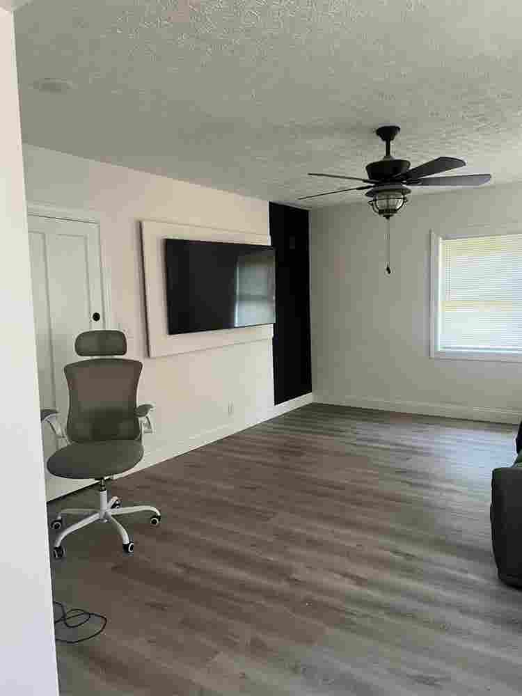 Looking for female roommate