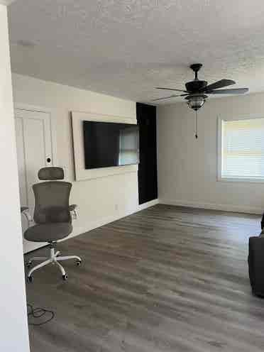 Looking for female roommate