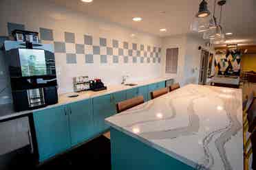 Luxury Cheap Apt (Co-Ed)