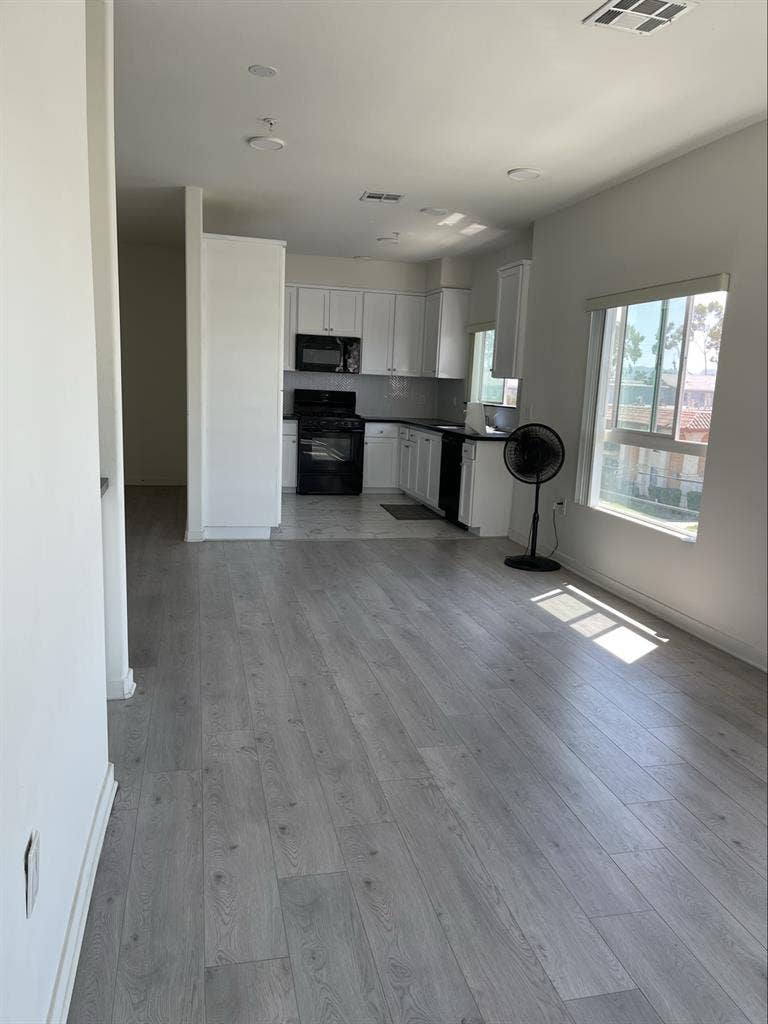 Female roommate wanted 2bd/ba