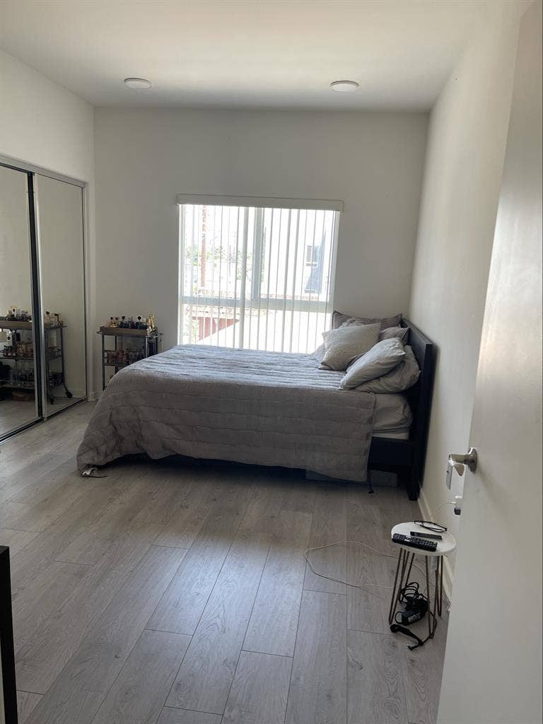 Female roommate wanted 2bd/ba