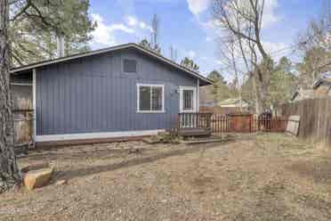 Looking for roommates in Munds Park