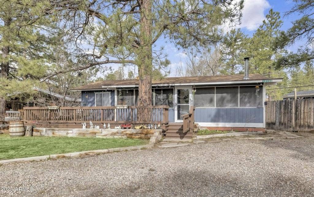 Looking for roommates in Munds Park