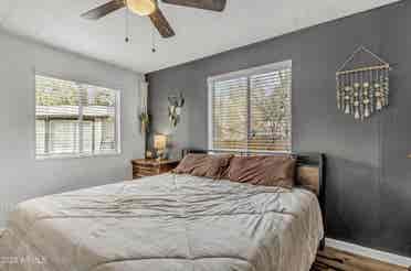 Looking for roommates in Munds Park