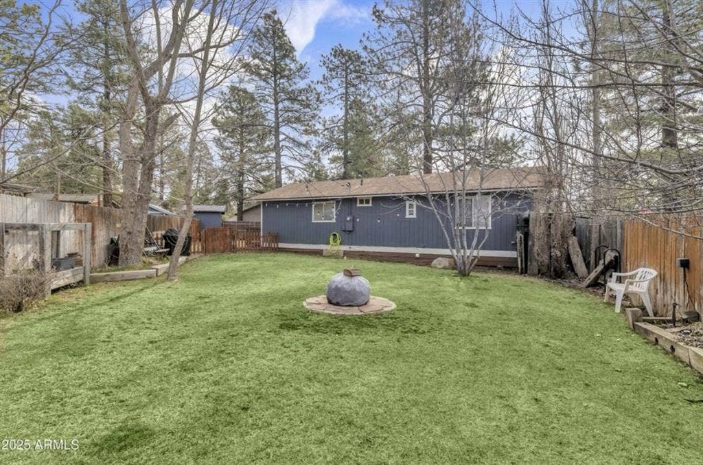 Looking for roommates in Munds Park