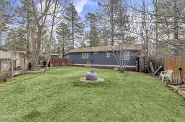 Looking for roommates in Munds Park