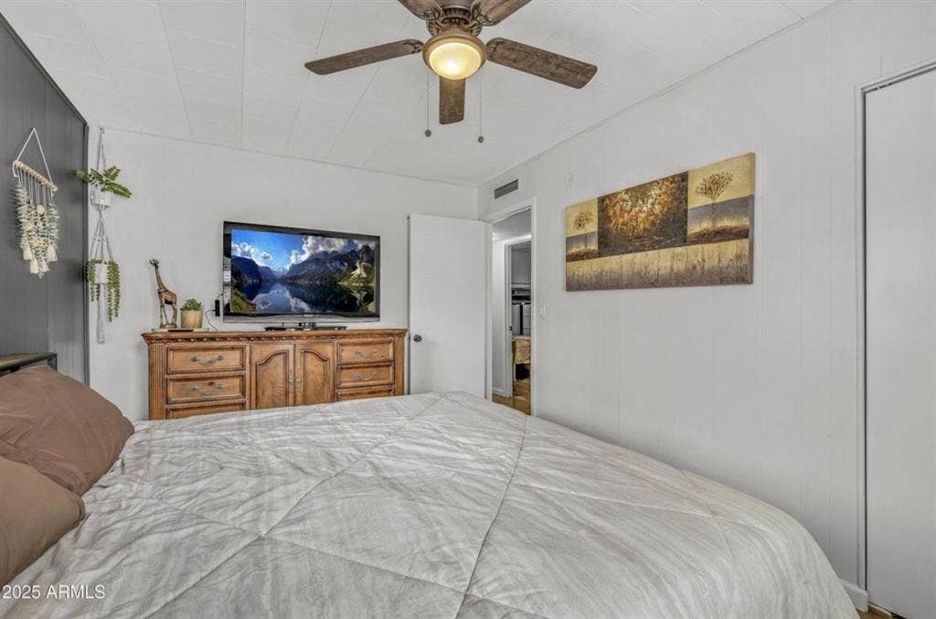 Looking for roommates in Munds Park