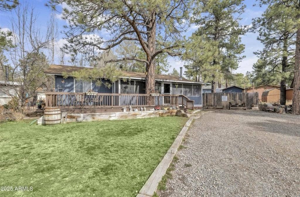 Looking for roommates in Munds Park