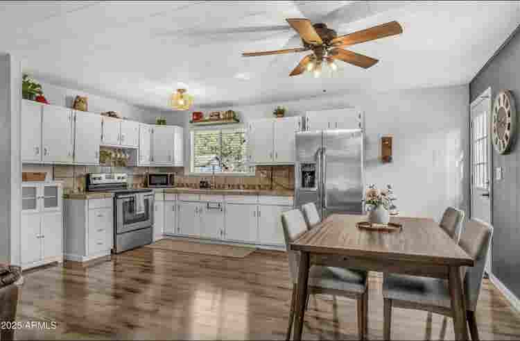 Looking for roommates in Munds Park