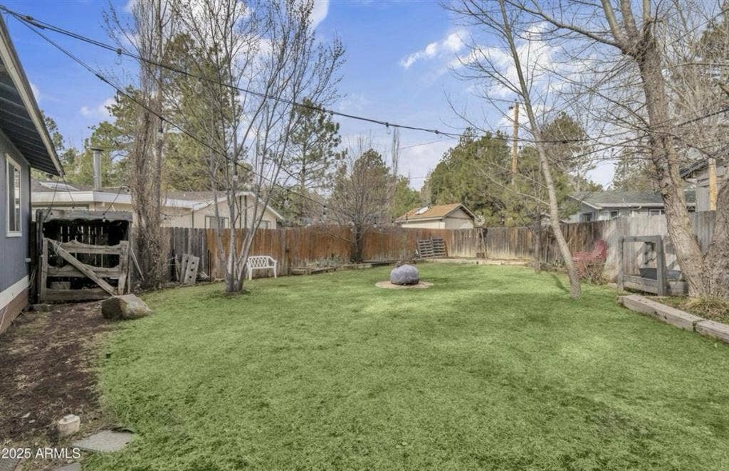 Looking for roommates in Munds Park