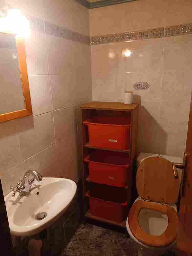 Looking for 2 Roommates