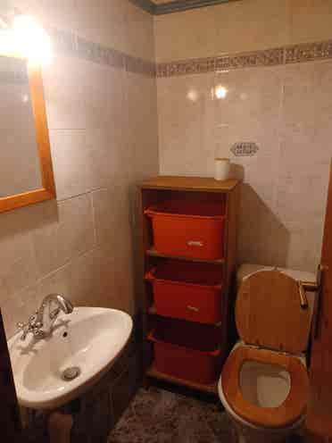 Looking for 2 Roommates