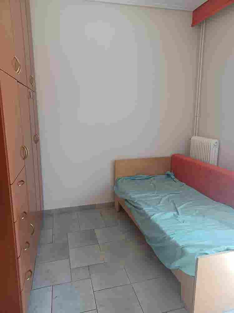 Looking for 2 Roommates
