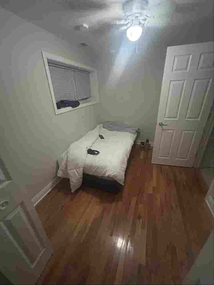 Private Bedroom in 3b
d/2b