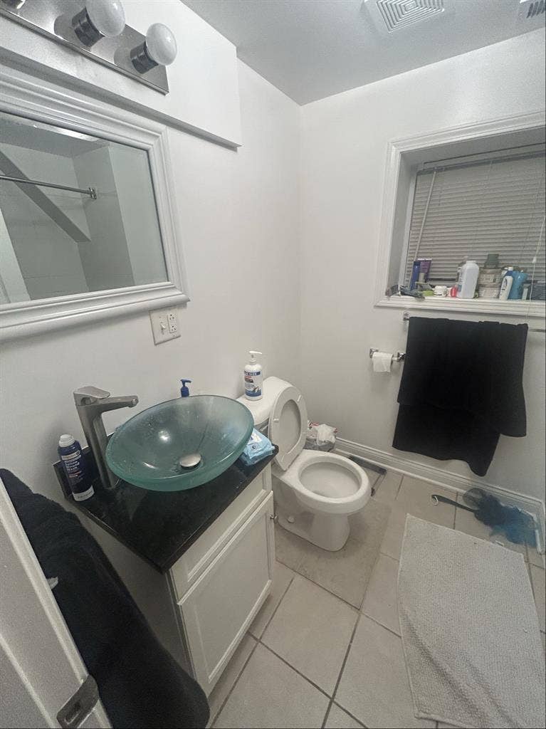 Private Bedroom in 3b
d/2b