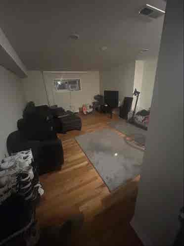 Private Bedroom in 3b
d/2b