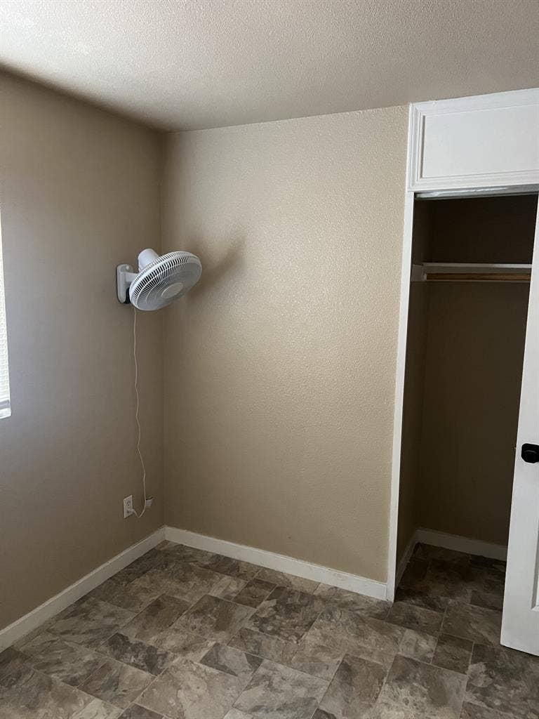 Easy going roommate wanted