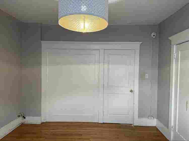 Room avail 3blks from the beach!