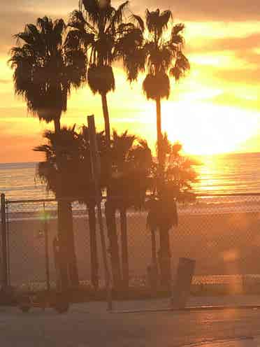 Room avail 3blks from the beach!