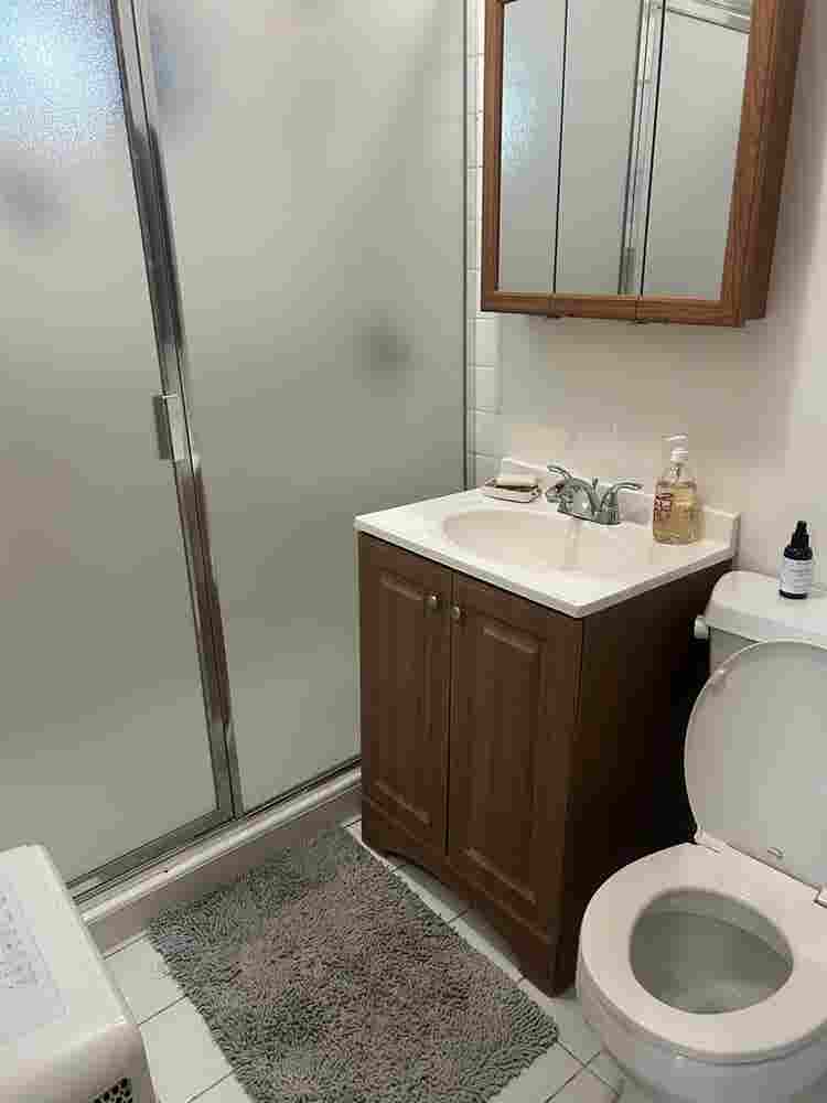 Room avail 3blks from the beach!