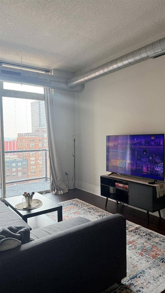 Spacious Two Bed 2 Bath Loft