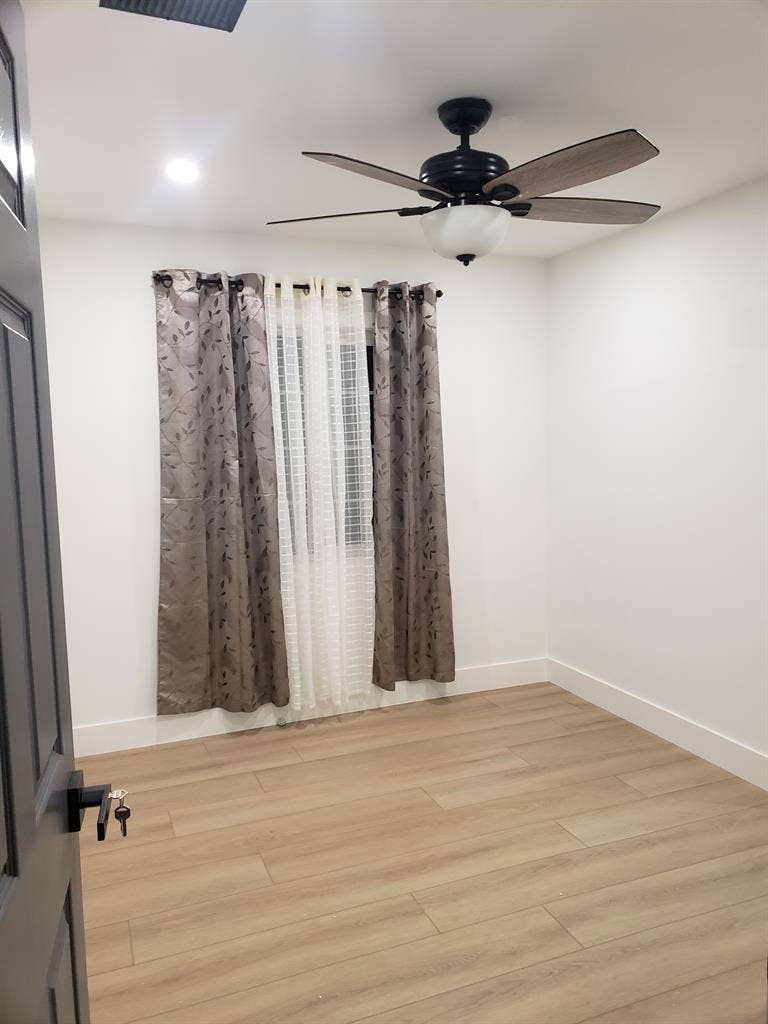 Room for rent. Share bathroom.