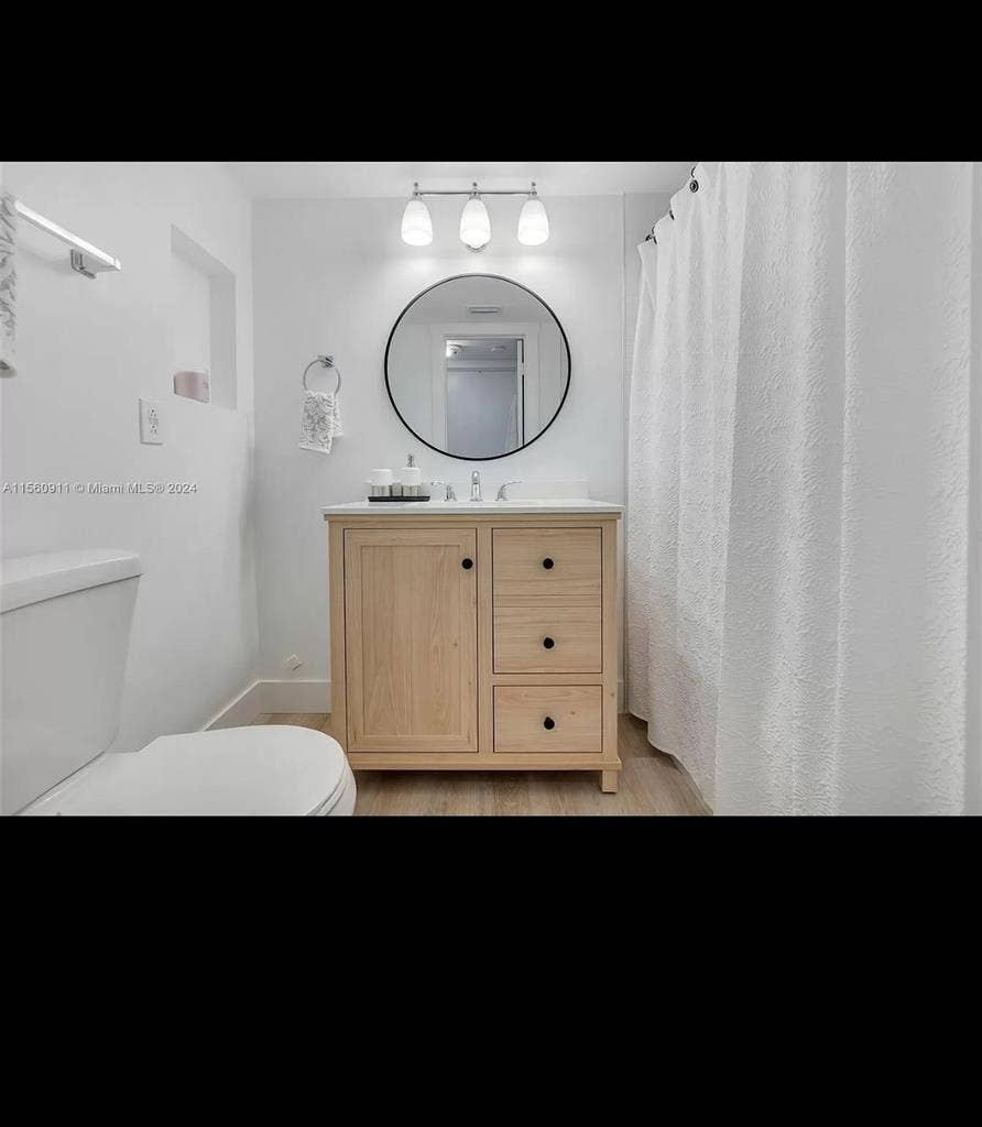 One bedroom and private bathroom.
