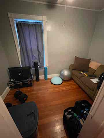 Looking for roommate