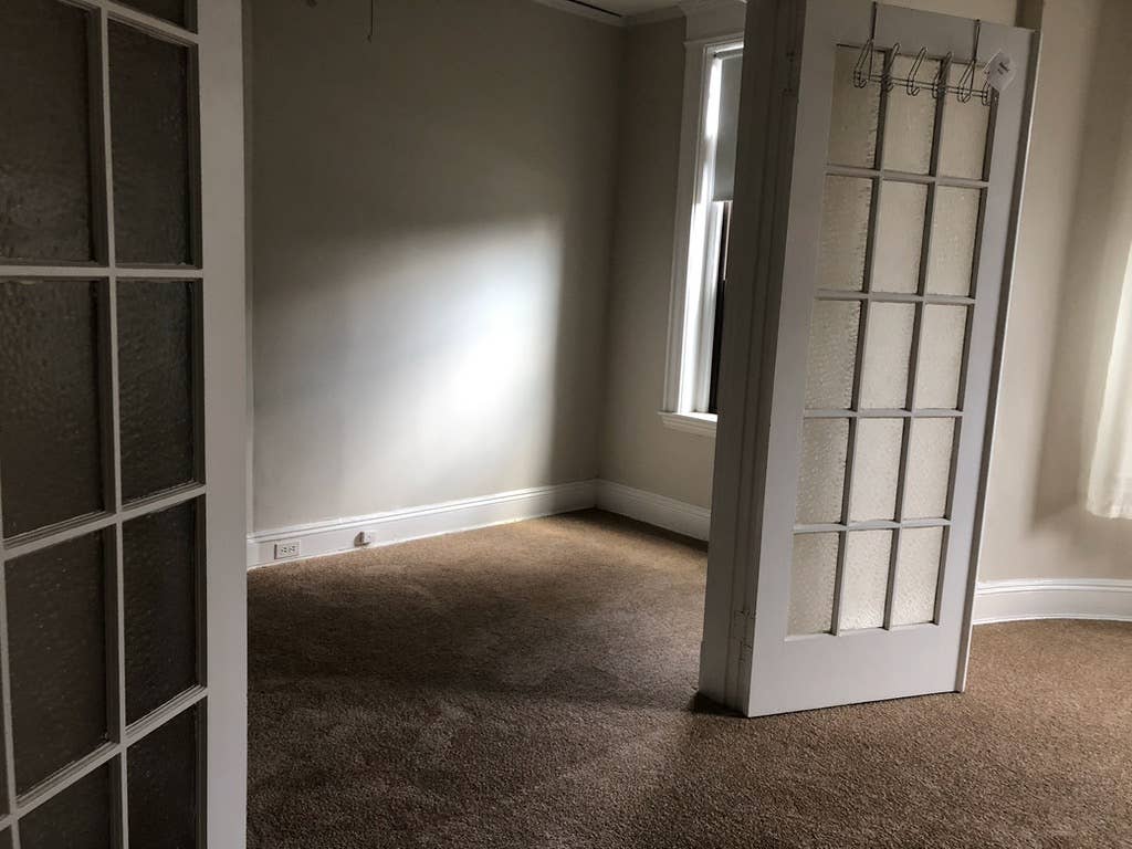 Looking for roommate