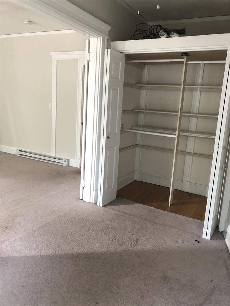 Looking for roommate