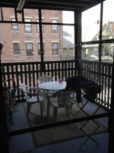 Looking for roommate