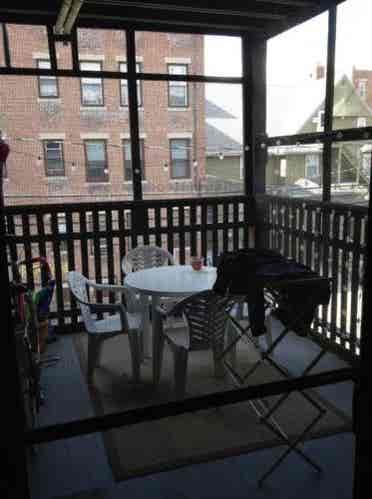 Looking for roommate