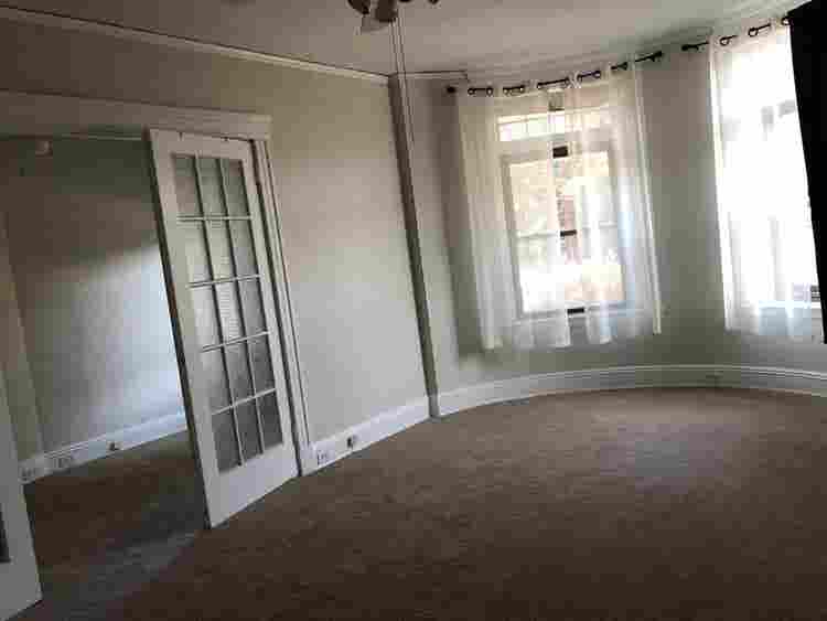 Looking for roommate
