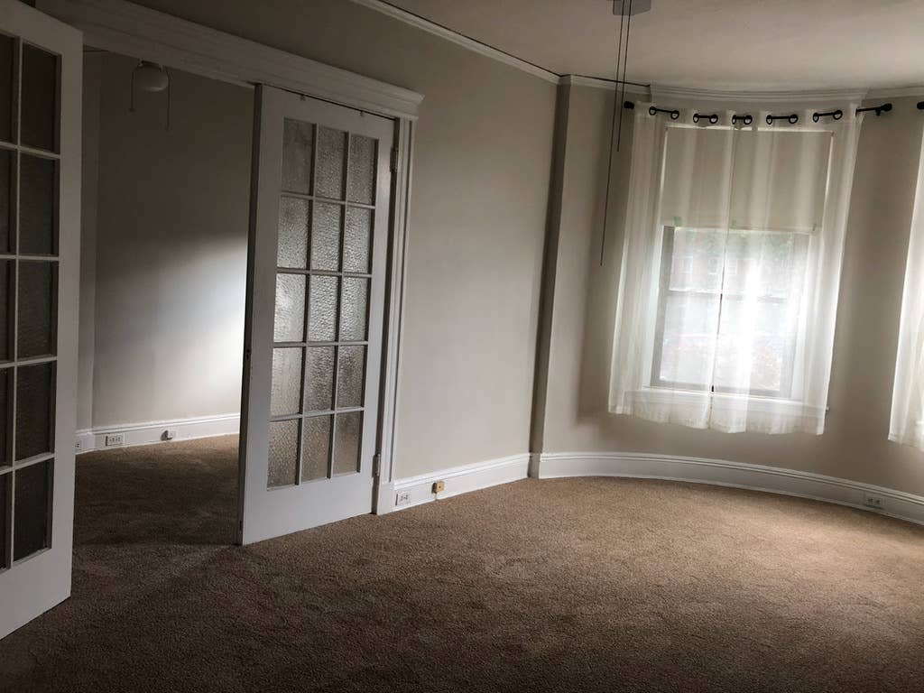 Looking for roommate