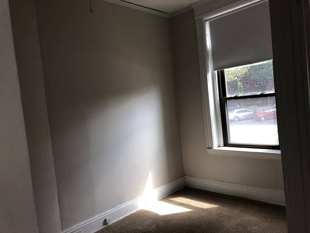 Looking for roommate