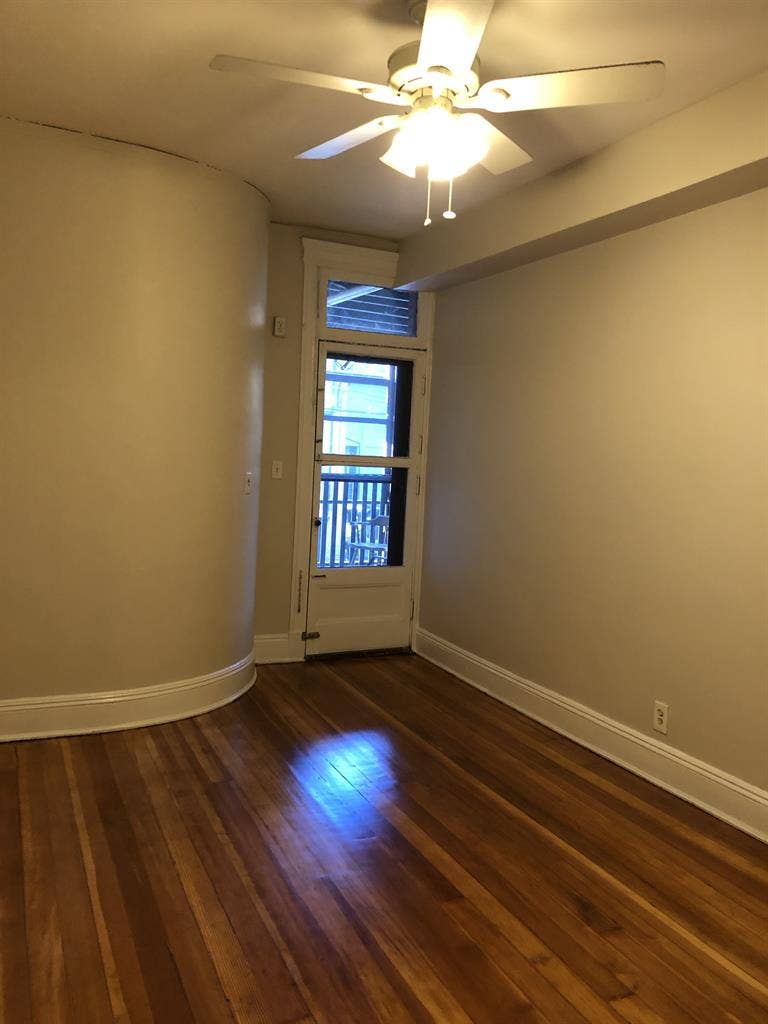 Looking for roommate