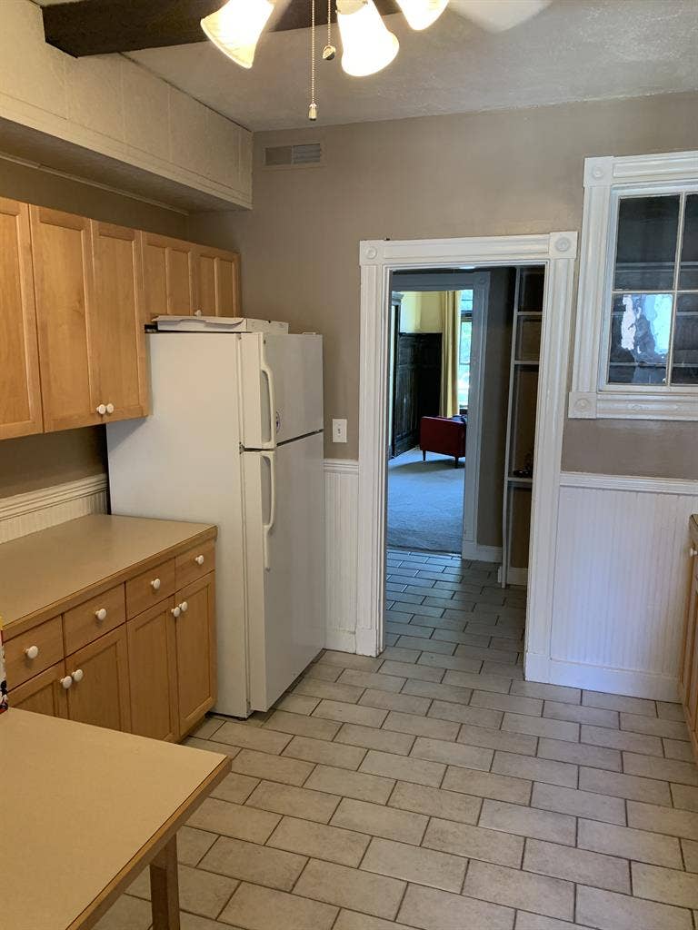 Looking for roommate