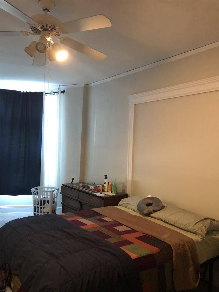 Looking for roommate