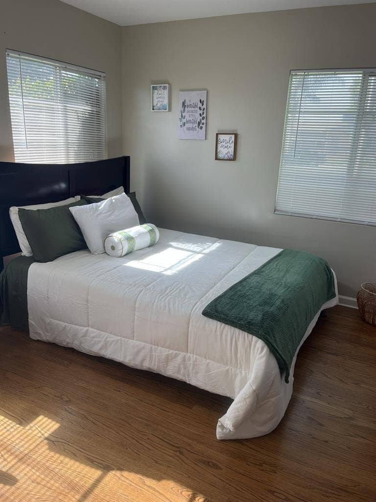 Queen Size 
Beautiful furnished room