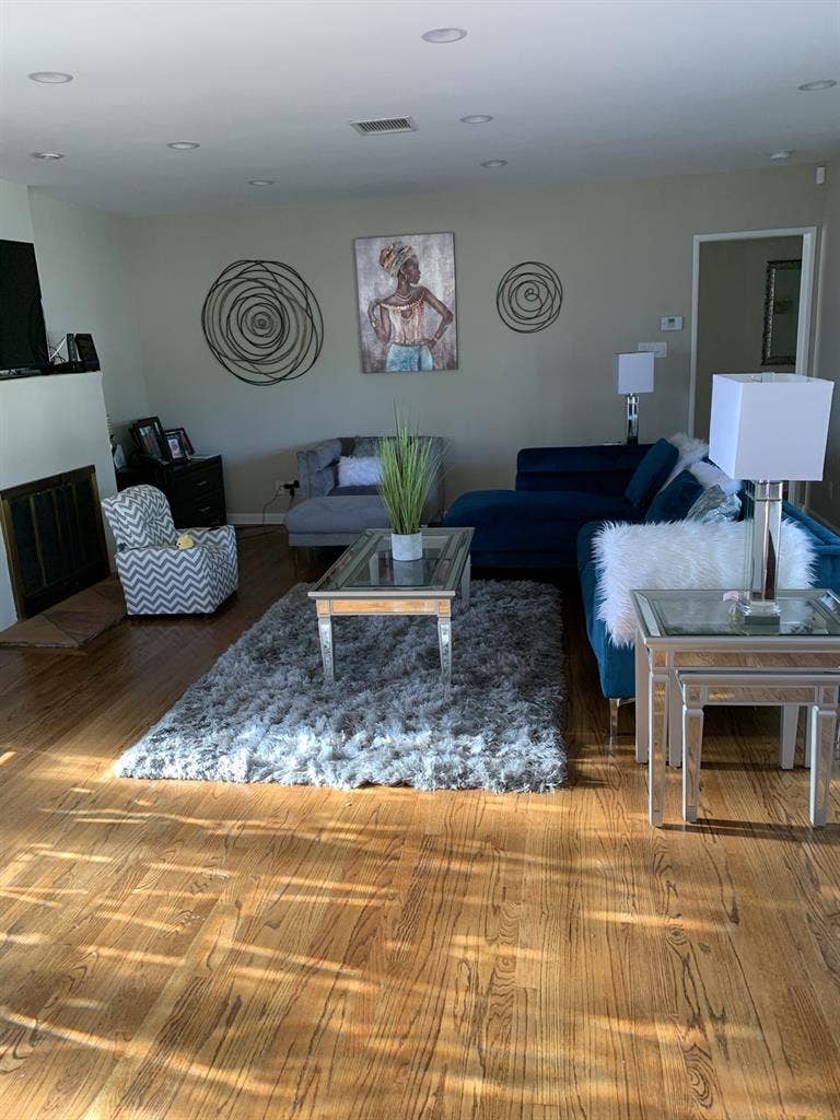 Queen Size 
Beautiful furnished room