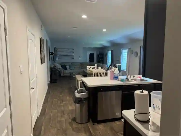 Looking for a roomie