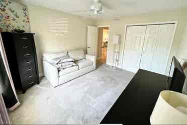 Room for rent in Berkshire Lakes